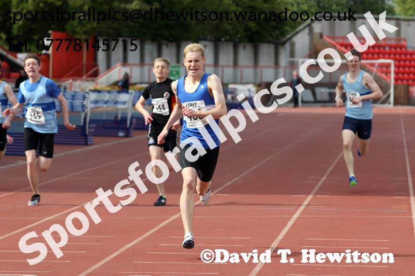 Mens under-17s 400 metres, North Eastern Champs, Gateshead Stadium. Photo: David T. Hewitson/Sports for All Pics